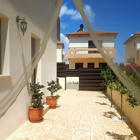 Anna-maria * Paralimni